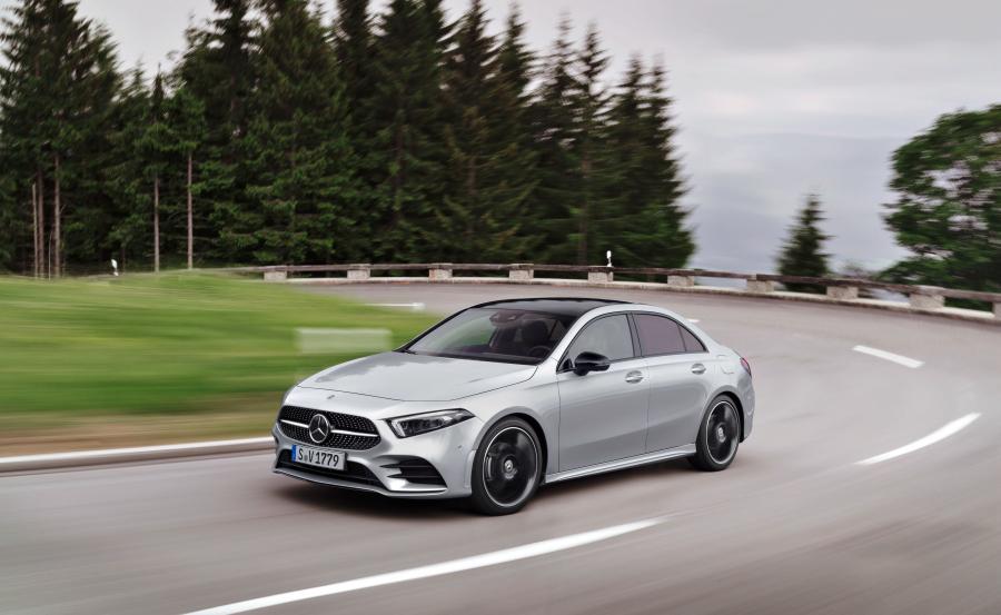  Mercedes-Benz A200 AMG Line Sedan (V177) 2018 года  (WW) (фото 1 из 41)